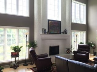 6322 Glenstone Dr SE, Grand Rapids, MI 49546