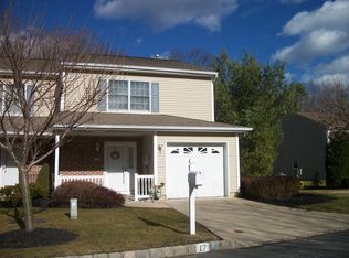 17 Parkside Dr, Spotswood, NJ 08884