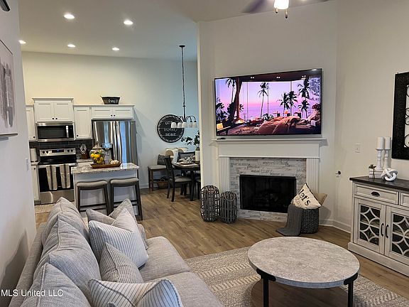 4th image of 2310 Dela Dr