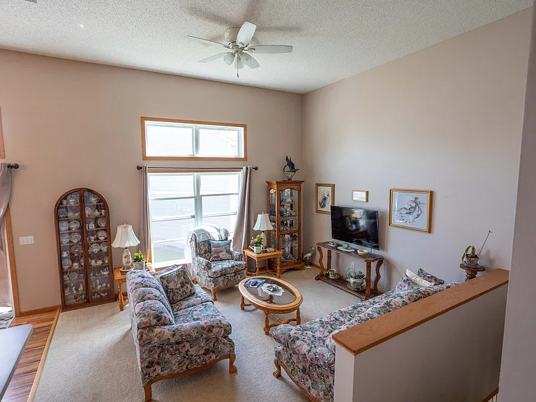 15443 Foster Dr N — Photo 2