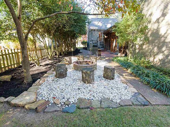 3rd image of 320 Eastland Dr