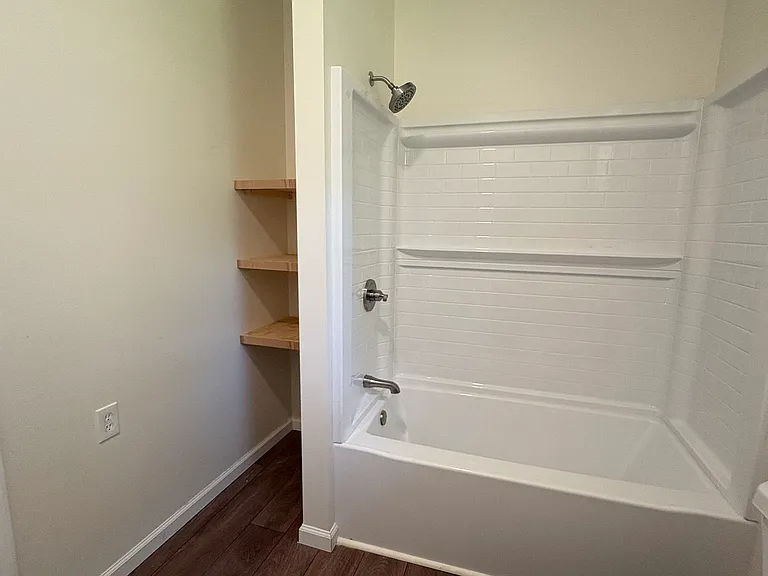 216 E Clayton St — Photo 22