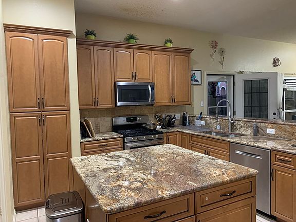 4th image of 706 Cheshire Dr
