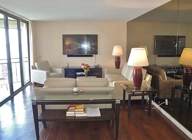 2 bed, 2.0 bath, 1315 sqft, $2,595 — Photo 3