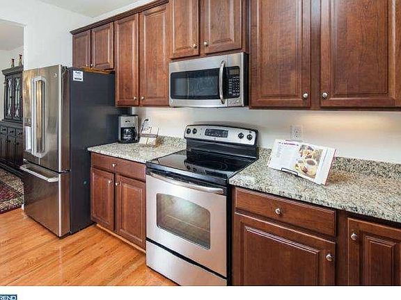 5th image of 216 Anita Ct