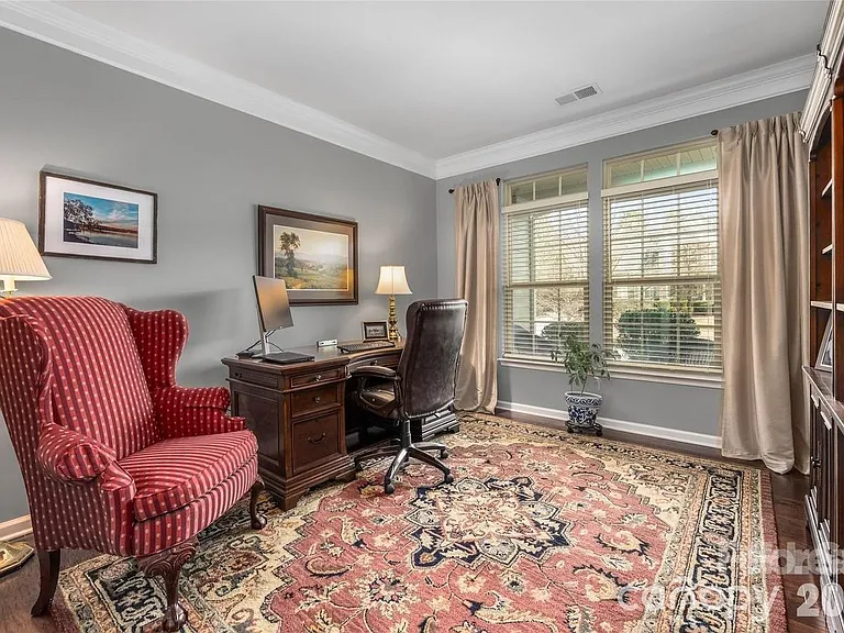 11422 Warfield Ave — Photo 4