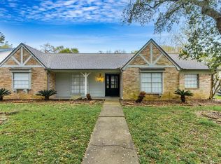 8206 Fernbrook Ln, Houston, TX 77070