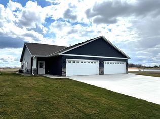 1186 Bluejay Dr SW, Hutchinson, MN 55350