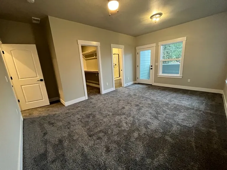 310 S River St — Photo 15