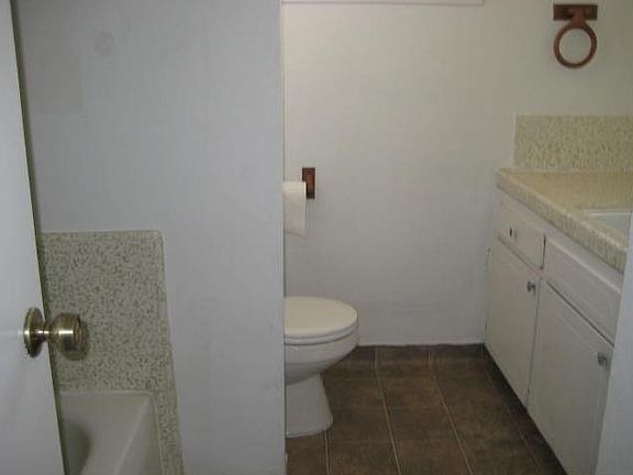 3rd image of 941 Manor Ave #House
