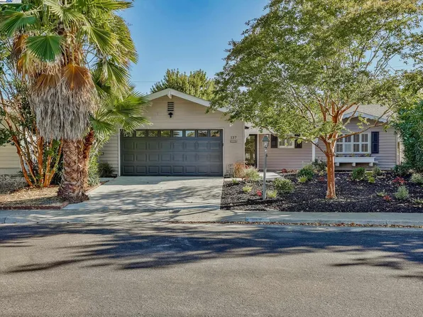 137 Olympic Cir, Vacaville, CA 95687