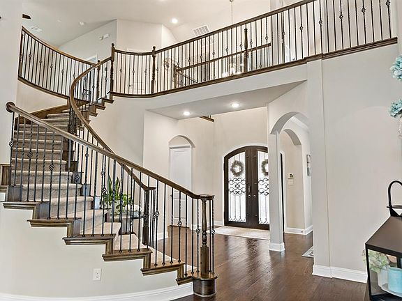 5th image of 208 Colt Ln
