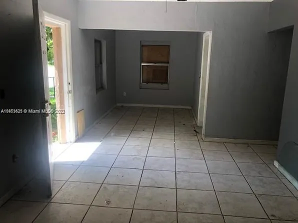 521 NW 33rd Ave, Miami, FL 33125