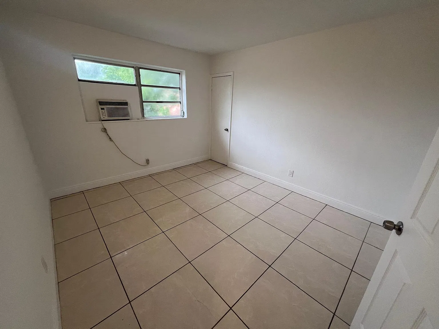 7630 NE 2nd Ct — Photo 3