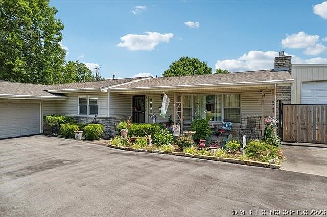 Listing photo 3