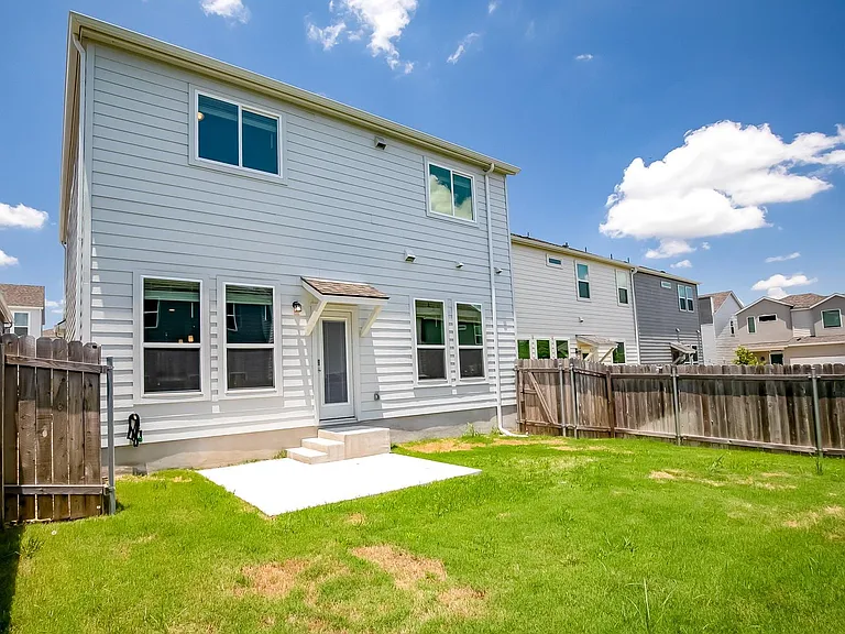15107 Forum Ave — Photo 27