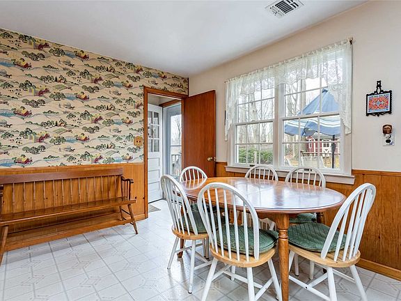 5th image of 38 Huron St