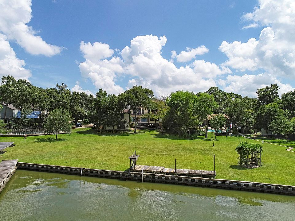 1st image of 299 Lakeshore Dr
