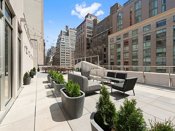 5th image of 321 W 37th St APT 7K