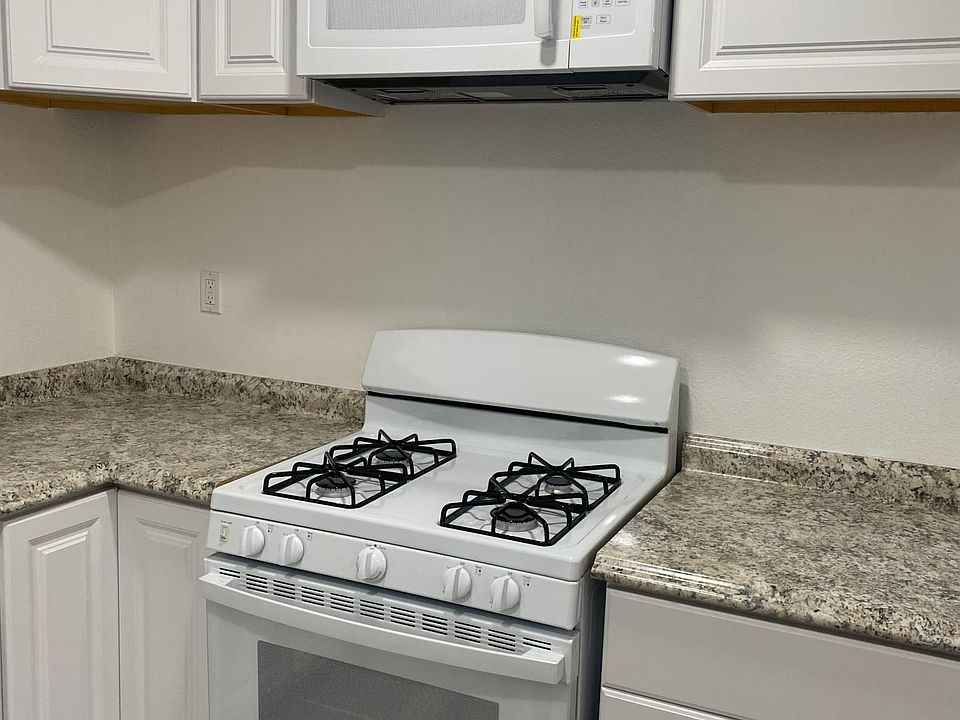 2nd image of 753 Oaklawn Ave #1