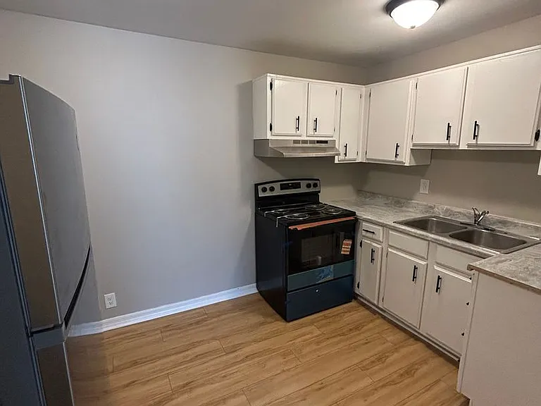 405 Oak Street — Photo 9