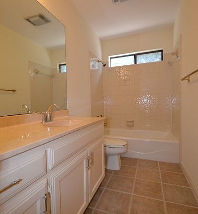 5th image of 9805 Knotty Pine Cv