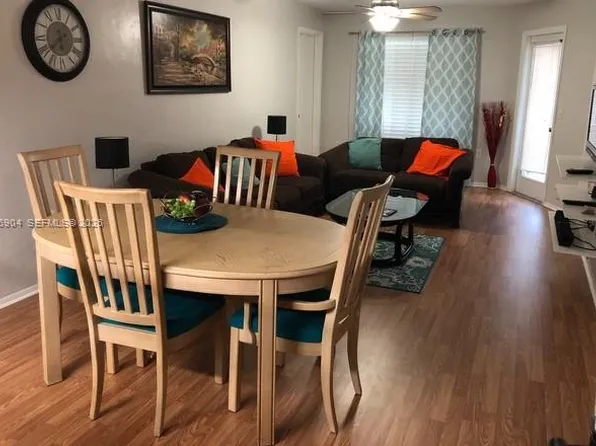 4000 SW 23rd St APT 2-301, Gainesville, FL 32608