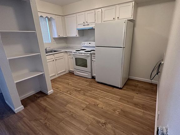 3rd image of 420 Vermont St NE #4