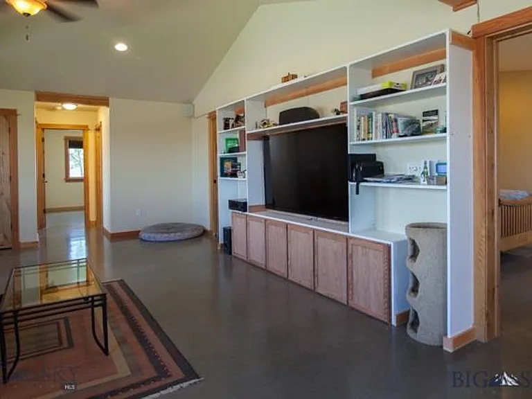4020 Annie St — Photo 4