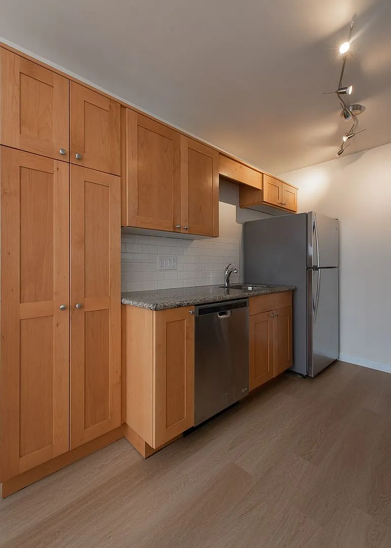 Updated 2bed/1bath in Prime Redmond Location! — Photo 2