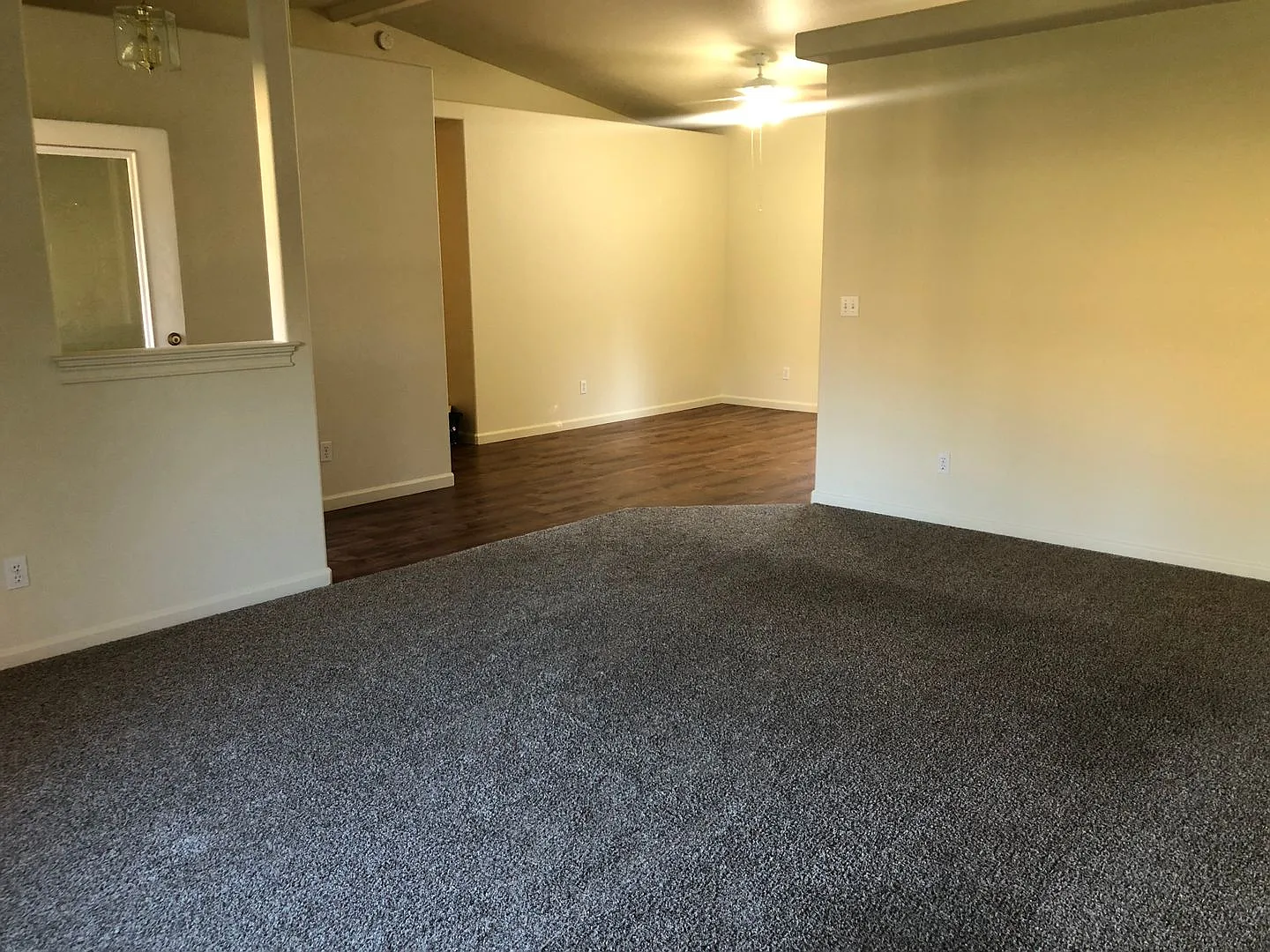 Beautiful 3 Bed 2 Bath House Located In The Westgate Village Subdivision — Photo 3