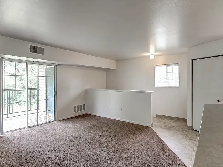 Emerald Park Apartments — Photo 15