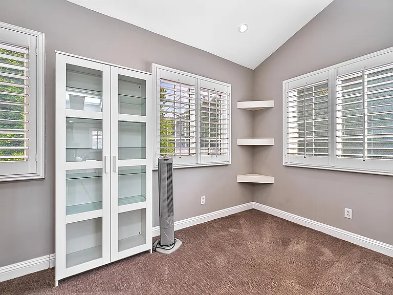 950 S Longwood Ave — Photo 44