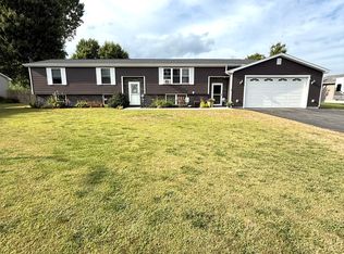 40 Smith St, Rouses Point, NY 12979