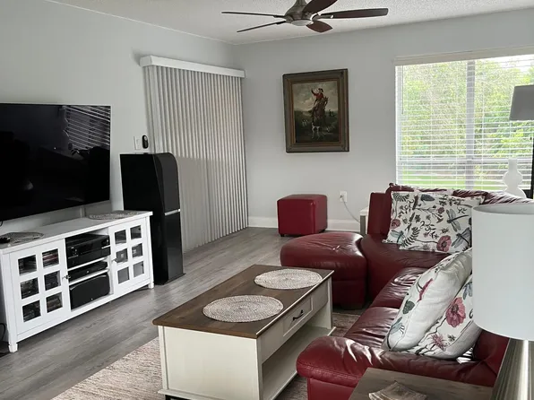 408 Windrush Bay Dr, Tarpon Springs, FL 34689