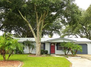922 Dixie Maid Ln, Valrico, FL 33594