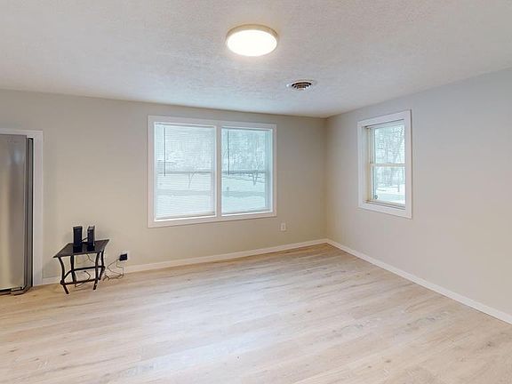 4th image of 439 Greenbriar Rd