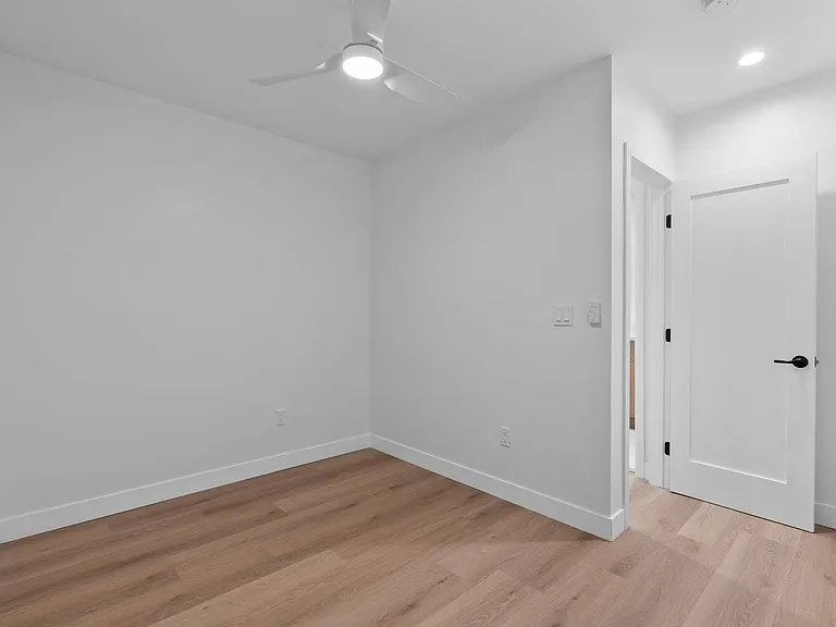 526 Lime Avenue — Photo 43
