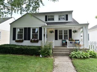 5442 N Bay Ridge Ave, Whitefish Bay, WI 53217