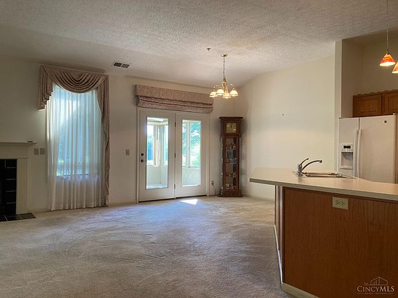 Breakfast Room - Walkout to Four Season Room. Open to Kitchen.