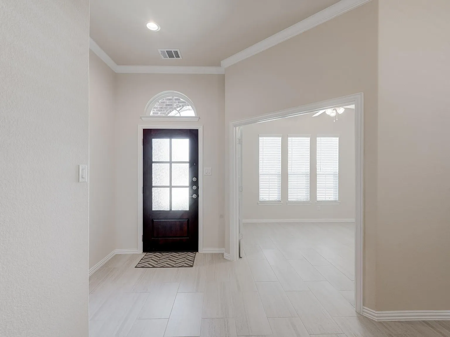 3 bed, 2.0 bath, 1931 sqft, $2,195 — Photo 4