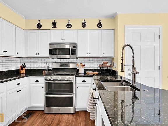 4th image of 1472 Oak Springs Dr