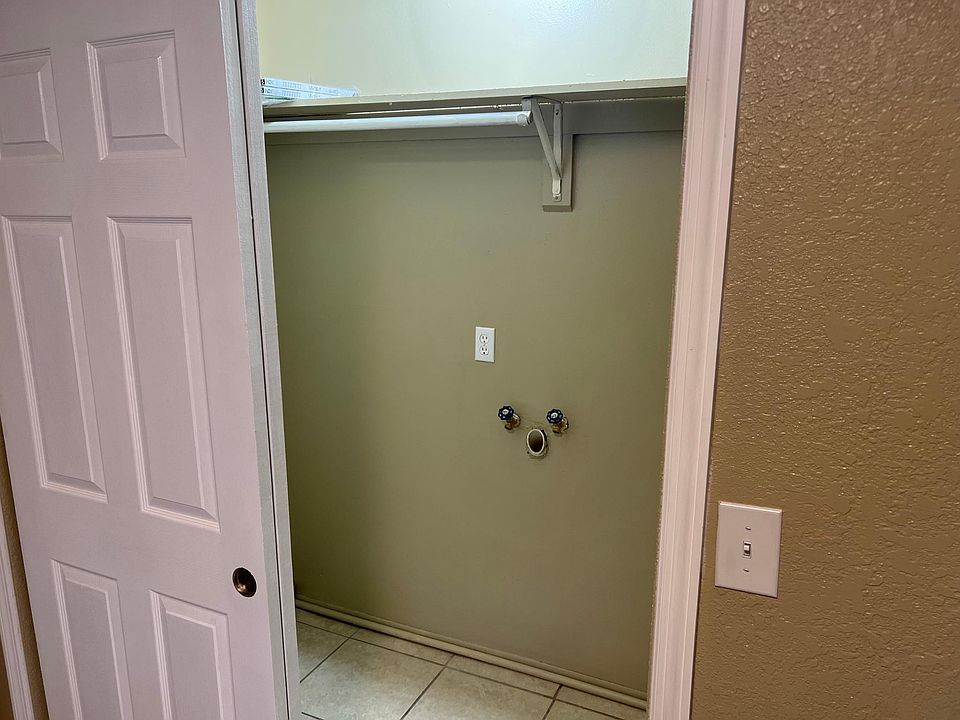 1st image of 702 E Garden St #4