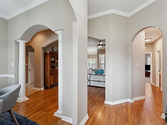 4th image of 110 Meadow Trail Ln