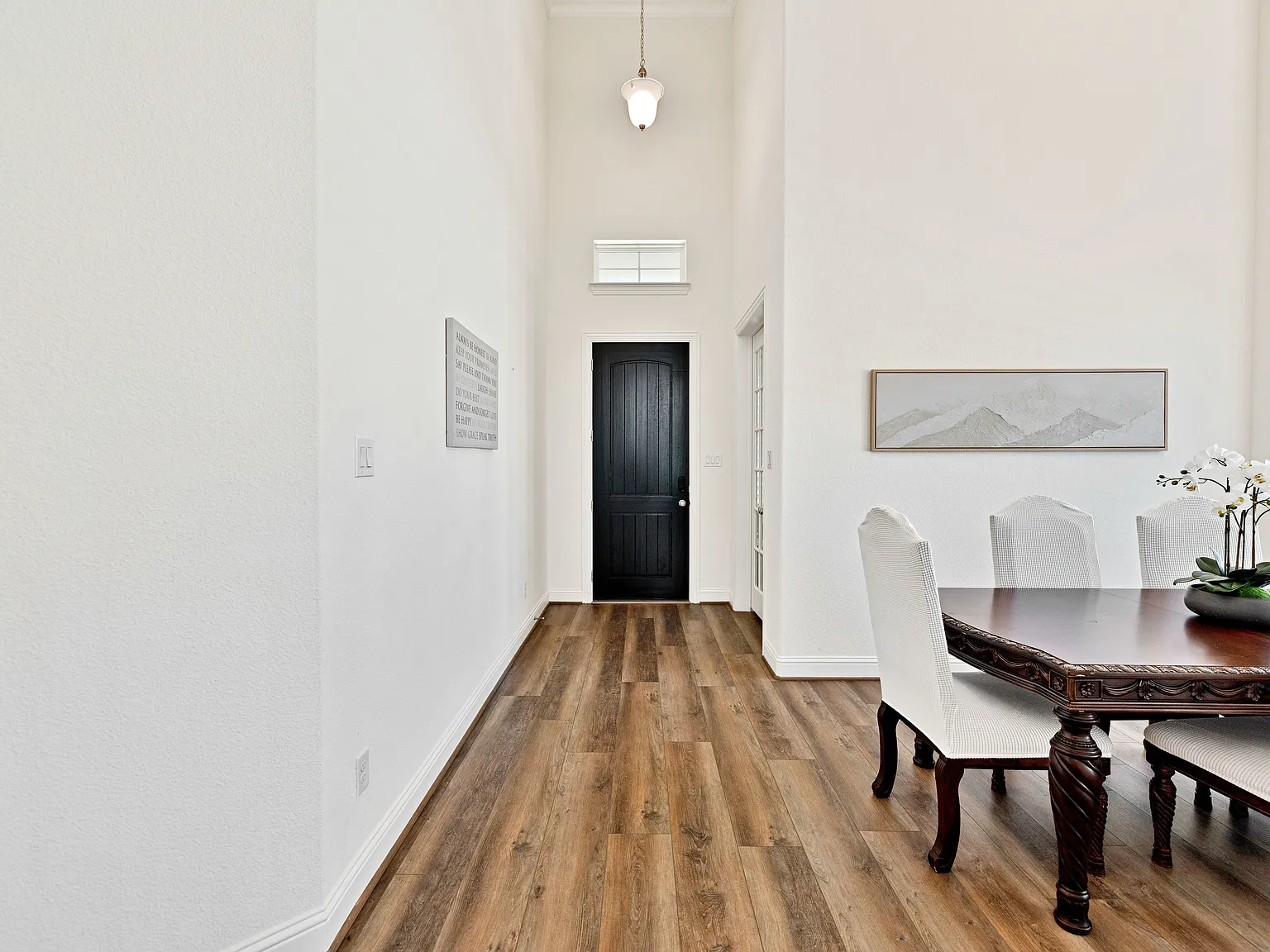 5 bed, 3352 sqft, $4,000 — Photo 3