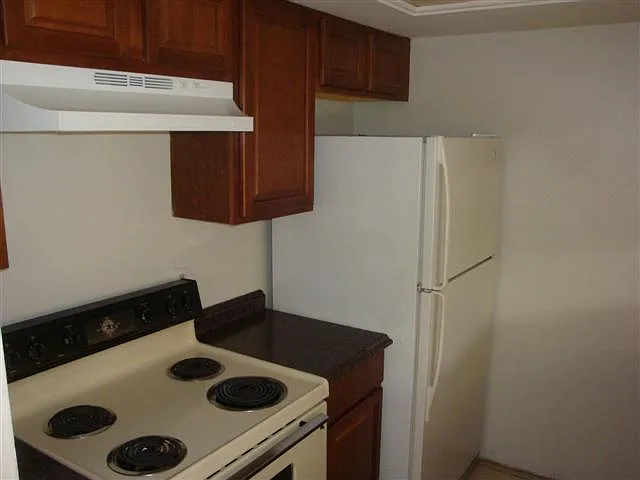 12201 N 58th St — Photo 5