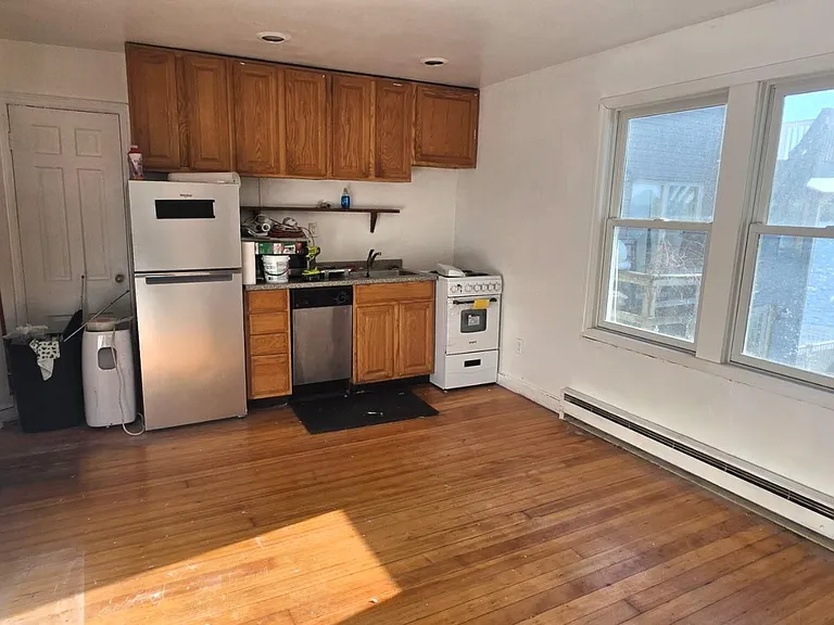 147 Woodbine Ave — Photo 3