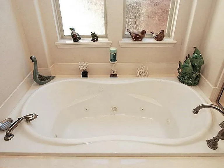 3810 Rose Grove Ln — Photo 18
