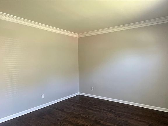 4th image of 2020 Bentwood Ct