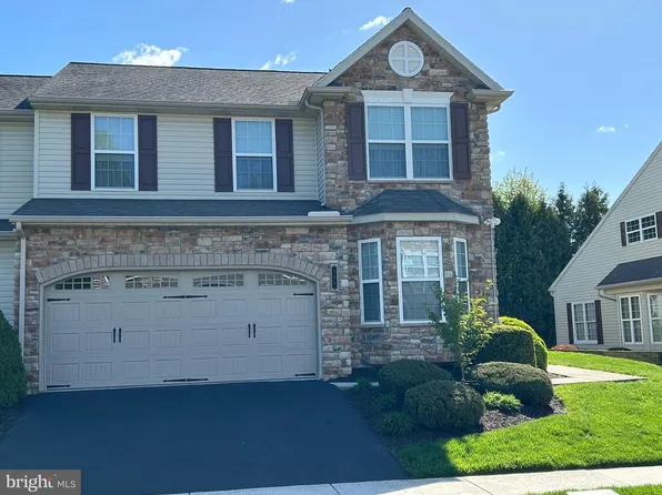 400 Pin Oak Ct, Mechanicsburg, PA 17050